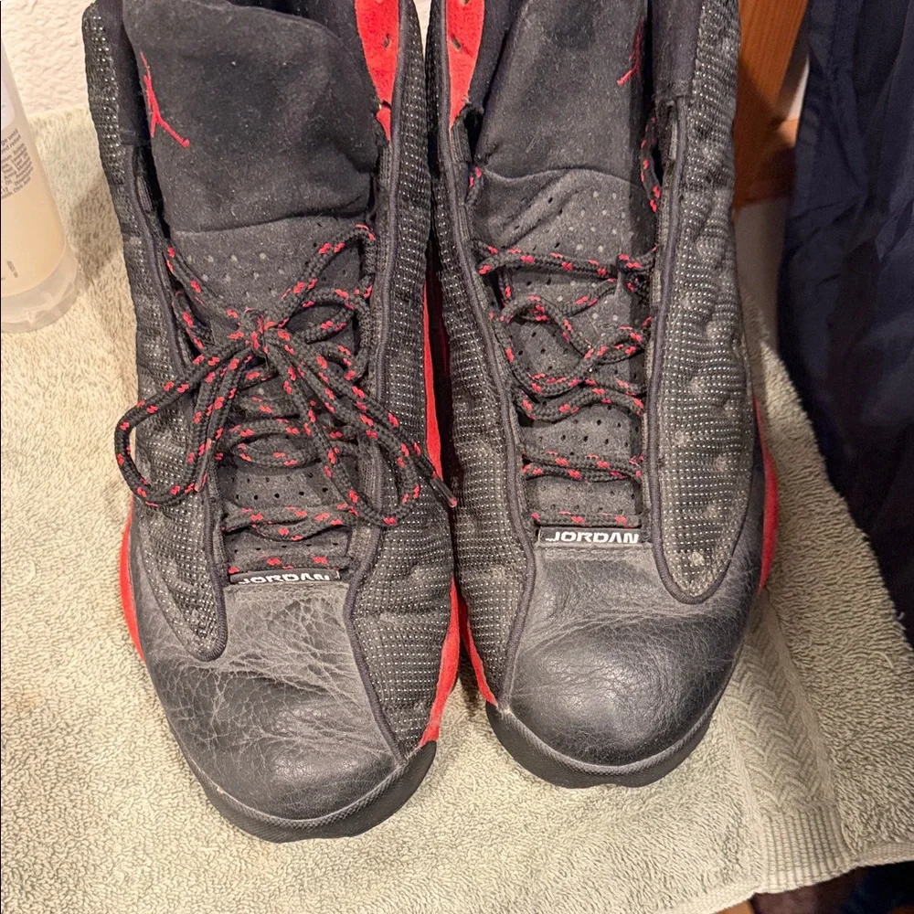 Jordan Men's Black and Red Athletic Sneakers